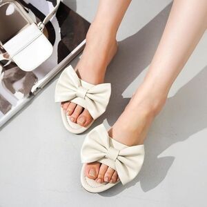 (18-4539) Cape Robbin Women's Flat Sandals with Bow Decoration Sz 11